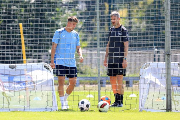 03.08.2026, DEU GER, Fussball , 2.Fussballbundesliga, Saison 2026 2027), Sportforum, Hertha BSC, Training Gustav Christensen (Hertha BSC Berlin 16), Fitnesstrainer Hendrik Vieth (Hertha BSC) 2. Liga: DFB DFL regulations prohibit any use of photographs as image sequences and or quasi-video) Berlin Sportforum Berlin Deutschland *** August 3, 2026, Germany, Soccer, 2. Bundesliga, 2026–2027 Season, Sportforum, Hertha BSC, Training: Gustav Christensen, Hertha BSC Berlin 16, Fitness Coach: Hendrik Vieth, Hertha BSC, 2nd Division, DFB and DFL regulations prohibit any use of photographs as image sequences and or quasi-video. Berlin Sportforum, Berlin, Germany Copyright: xNordphotox xEnglerx
