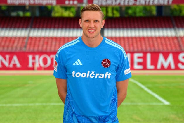 30.07.2026 - 1. FC Nürnberg FCN ( Club ) - 2. Fussball Bundesliga BL - Saison 2026 2027 - Fototermin Porträttermin Vorstellung Präsentation Pressetermin - - xwoxzix - Einzelbild Einzelfoto Portrait Porträt Kopfbild - Jan Reichert (1, 1. FC Nürnberg FCN ) *** July 30, 2026 1 FC Nuremberg FCN Club 2 Soccer Bundesliga BL 2026–2027 Season Photo Shoot Portrait Session Introduction Presentation Press Event xwoxzix Single Image Individual Photo Portrait Headshot Jan Reichert 1, 1 FC Nuremberg FCN