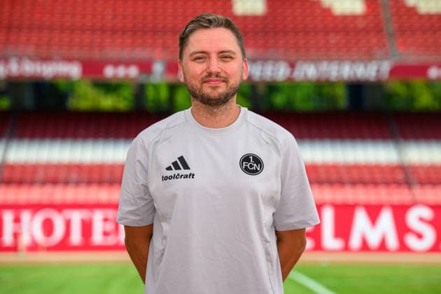 30.07.2026 - 1. FC Nürnberg FCN ( Club ) - 2. Fussball Bundesliga BL - Saison 2026 2027 - Fototermin Porträttermin Vorstellung Präsentation Pressetermin - - xwoxzix - Einzelbild Einzelfoto Portrait Porträt Kopfbild - Stephan Saupe (Zeugwart 1. FC Nürnberg FCN ) *** July 30, 2026 1 FC Nürnberg FCN Club 2 Soccer Bundesliga BL 2026–2027 Season Photo Shoot Portrait Session Introduction Presentation Press Conference xwoxzix Single Image Individual Photo Portrait Headshot Stephan Saupe Equipment Manager 1 FC Nürnberg FCN