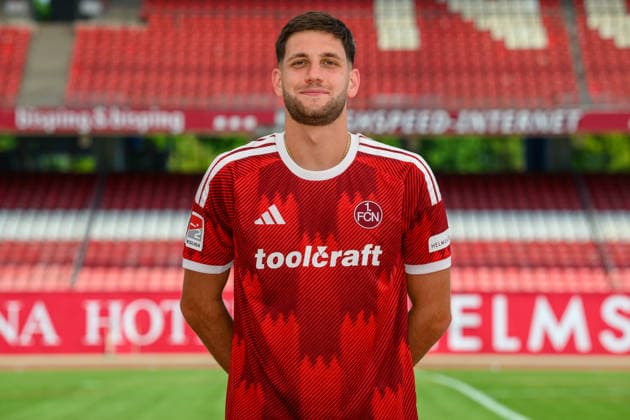 30.07.2026 - 1. FC Nürnberg FCN ( Club ) - 2. Fussball Bundesliga BL - Saison 2026 2027 - Fototermin Porträttermin Vorstellung Präsentation Pressetermin - - xwoxzix - Einzelbild Einzelfoto Portrait Porträt Kopfbild - Styopa Mkrtchyan (5, 1. FC Nürnberg FCN ) *** July 30, 2026 1 FC Nuremberg FCN Club 2 Soccer Bundesliga BL 2026–2027 Season Photo Shoot Portrait Session Introduction Presentation Press Event xwoxzix Single Image Individual Photo Portrait Headshot Styopa Mkrtchyan 5, 1 FC Nuremberg FCN