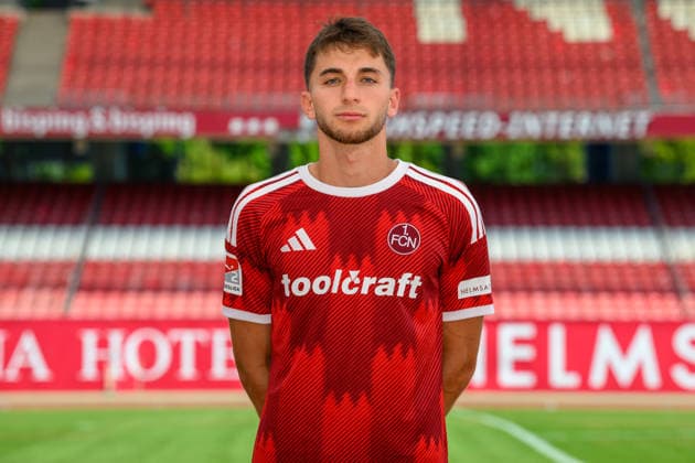 30.07.2026 - 1. FC Nürnberg FCN ( Club ) - 2. Fussball Bundesliga BL - Saison 2026 2027 - Fototermin Porträttermin Vorstellung Präsentation Pressetermin - - xwoxzix - Einzelbild Einzelfoto Portrait Porträt Kopfbild - Adam Markhiev (6, 1. FC Nürnberg FCN ) *** July 30, 2026 1 FC Nuremberg FCN Club 2 Soccer Bundesliga BL 2026–2027 Season Photo Shoot Portrait Session Introduction Presentation Press Event xwoxzix Single Image Individual Photo Portrait Headshot Adam Markhiev 6, 1 FC Nuremberg FCN