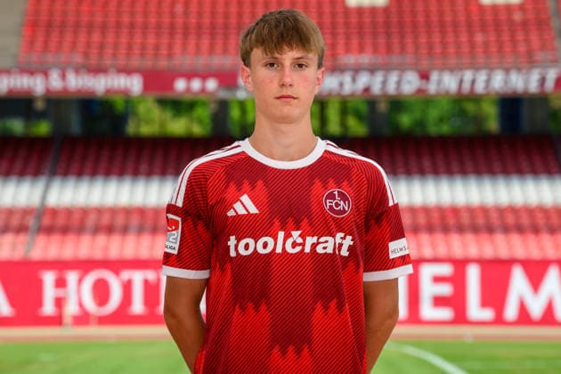30.07.2026 - 1. FC Nürnberg FCN ( Club ) - 2. Fussball Bundesliga BL - Saison 2026 2027 - Fototermin Porträttermin Vorstellung Präsentation Pressetermin - - xwoxzix - Einzelbild Einzelfoto Portrait Porträt Kopfbild - Marko Soldic (16, 1. FC Nürnberg FCN ) *** July 30, 2026 1 FC Nuremberg FCN Club 2 Soccer Bundesliga BL 2026–2027 Season Photo Shoot Portrait Session Introduction Presentation Press Event xwoxzix Single Image Single Photo Portrait Headshot Marko Soldic 16, 1 FC Nuremberg FCN