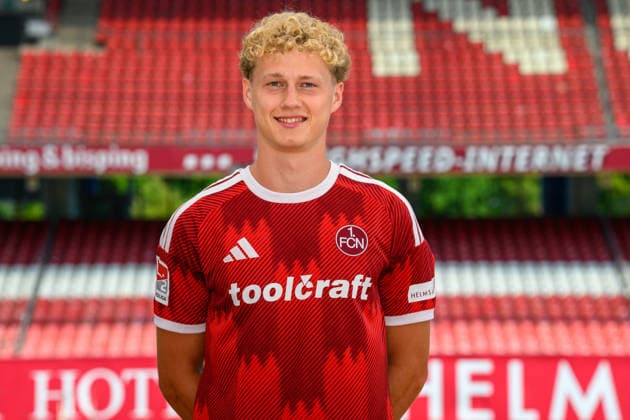 30.07.2026 - 1. FC Nürnberg FCN ( Club ) - 2. Fussball Bundesliga BL - Saison 2026 2027 - Fototermin Porträttermin Vorstellung Präsentation Pressetermin - - xwoxzix - Einzelbild Einzelfoto Portrait Porträt Kopfbild - Piet Scobel (19, 1. FC Nürnberg FCN ) *** July 30, 2026 1 FC Nuremberg FCN Club 2 Soccer Bundesliga BL 2026–2027 Season Photo Shoot Portrait Session Introduction Presentation Press Event xwoxzix Single Image Individual Photo Portrait Headshot Piet Scobel 19, 1 FC Nuremberg FCN