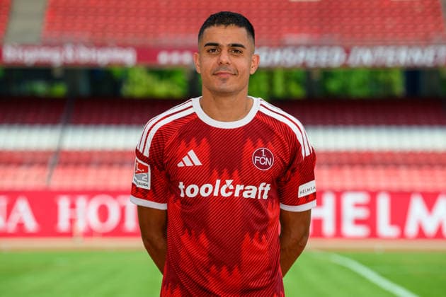 30.07.2026 - 1. FC Nürnberg FCN ( Club ) - 2. Fussball Bundesliga BL - Saison 2026 2027 - Fototermin Porträttermin Vorstellung Präsentation Pressetermin - - xwoxzix - Einzelbild Einzelfoto Portrait Porträt Kopfbild - Ioannis Masouras (21, 1. FC Nürnberg FCN ) *** July 30, 2026 1 FC Nuremberg FCN Club 2 Soccer Bundesliga BL 2026–2027 Season Photo Shoot Portrait Session Introduction Presentation Press Event xwoxzix Single Image Single Photo Portrait Headshot Ioannis Masouras, 21, 1 FC Nuremberg FCN