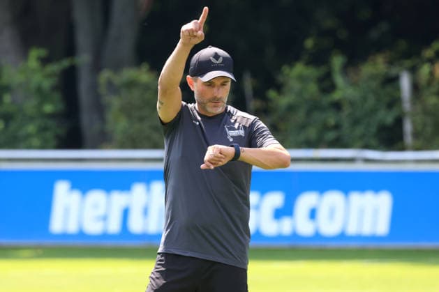 03.08.2026, DEU GER, Fussball , 2.Fussballbundesliga, Saison 2026 2027), Sportforum, Hertha BSC, Training Cheftrainer Stefan Leitl (Hertha BSC Berlin), schaut auf die Uhr 2. Liga: DFB DFL regulations prohibit any use of photographs as image sequences and or quasi-video) Berlin Sportforum Berlin Deutschland *** August 3, 2026, Germany, Soccer, 2. Bundesliga, 2026–2027 Season, Sportforum, Hertha BSC, Head Coach Stefan Leitl of Hertha BSC Berlin looks at his watch during training. DFB and DFL regulations prohibit any use of photographs as image sequences and or quasi-video. Berlin Sportforum, Berlin, Germany Copyright: xNordphotox xEnglerx