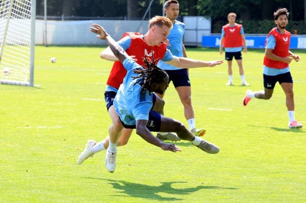 03.08.2026, DEU GER, Fussball , 2.Fussballbundesliga, Saison 2026 2027), Sportforum, Hertha BSC, Training Julian Eitschberger (Hertha BSC Berlin 2), Deyovaisio Zeefuik (Hertha BSC Berlin 42) 2. Liga: DFB DFL regulations prohibit any use of photographs as image sequences and or quasi-video) Berlin Sportforum Berlin Deutschland *** August 3, 2026, DEU GER, Soccer, 2. Bundesliga, 2026–2027 Season, Sportforum, Hertha BSC, Training: Julian Eitschberger (Hertha BSC Berlin 2), Deyovaisio Zeefuik (Hertha BSC Berlin 42), 2. Bundesliga. DFB and DFL regulations prohibit any use of photographs as image sequences and or quasi-video. Berlin Sportforum, Berlin, Germany Copyright: xNordphotox xEnglerx