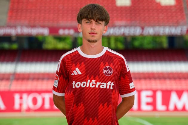 30.07.2026 - 1. FC Nürnberg FCN ( Club ) - 2. Fussball Bundesliga BL - Saison 2026 2027 - Fototermin Porträttermin Vorstellung Präsentation Pressetermin - - xwoxzix - Einzelbild Einzelfoto Portrait Porträt Kopfbild - Marc Kornwachs Barjuan (35, 1. FC Nürnberg FCN ) *** July 30, 2026 1 FC Nuremberg FCN Club 2 Soccer Bundesliga BL 2026–2027 Season Photo Shoot Portrait Session Introduction Presentation Press Event xwoxzix Single Image Single Photo Portrait Headshot Marc Kornwachs Barjuan 35, 1 FC Nuremberg FCN
