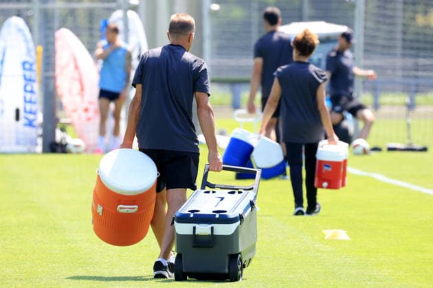 03.08.2026, DEU GER, Fussball , 2.Fussballbundesliga, Saison 2026 2027), Sportforum, Hertha BSC, Training Hertha-Spieler Betreuung, Juergen Lange (Therapeut Hertha BSC), Physiotherapeutin Anne Kaube (Hertha BSC) 2. Liga: DFB DFL regulations prohibit any use of photographs as image sequences and or quasi-video) Berlin Sportforum Berlin Deutschland *** August 3, 2026, Germany, Soccer, 2. Bundesliga, 2026–2027 Season, Sportforum, Hertha BSC, Hertha player training and support, Jürgen Lange, therapist at Hertha BSC, Anne Kaube, physical therapist at Hertha BSC, 2nd Division; DFB and DFL regulations prohibit any use of photographs as image sequences and or quasi-video. Berlin Sportforum, Berlin, Germany Copyright: xNordphotox xEnglerx