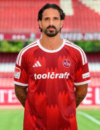 30.07.2026 - 1. FC Nürnberg FCN ( Club ) - 2. Fussball Bundesliga BL - Saison 2026 2027 - Fototermin Porträttermin Vorstellung Präsentation Pressetermin - - xwoxzix - Einzelbild Einzelfoto Portrait Porträt Kopfbild - Adriano Grimaldi (39, 1. FC Nürnberg FCN ) *** July 30, 2026 1 FC Nuremberg FCN Club 2 Soccer Bundesliga BL 2026–2027 Season Photo Shoot Portrait Session Introduction Presentation Press Event xwoxzix Single Image Individual Photo Portrait Headshot Adriano Grimaldi 39, 1 FC Nuremberg FCN