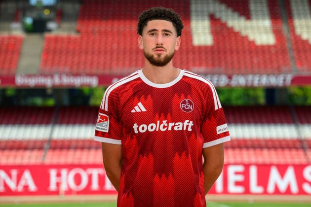 30.07.2026 - 1. FC Nürnberg FCN ( Club ) - 2. Fussball Bundesliga BL - Saison 2026 2027 - Fototermin Porträttermin Vorstellung Präsentation Pressetermin - - xwoxzix - Einzelbild Einzelfoto Portrait Porträt Kopfbild - Khalid Abu El Haija (44, 1. FC Nürnberg FCN ) *** July 30, 2026 1 FC Nuremberg (FCN) Club 2 Soccer Bundesliga (BL) 2026–2027 Season Photo Shoot Portrait Session Introduction Presentation Press Event xwoxzix Single Image Individual Photo Portrait Headshot Khalid Abu El Haija 44, 1 FC Nuremberg FCN