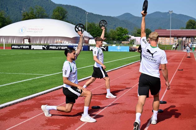 03.08.2026; Rottach-Egern; Fussball, Herren, Saison 2026 2027, Trainingslager Borussia Moenchengladbach Trainingsuebung mit v. li. Kevin Diks (Gladbach), Lukas Ullrich (Gladbach), Isac Lidberg (Gladbach) DFL regulations prohibit any use of photographs as image sequences and or quasi-video. Stadion Am Birkenmoos Bayern Deutschland *** August 3, 2026 Rottach Egern Soccer, Men s, 2026–2027 season, Borussia Mönchengladbach training camp; training drill featuring (from left) Kevin Diks (Gladbach), Lukas Ullrich (Gladbach), and Isac Lidberg (Gladbach). DFL regulations prohibit any use of photographs as image sequences and or quasi-video. Am Birkenmoos Stadium, Bavaria, Germany