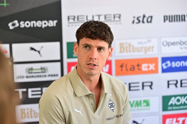 03.08.2026; Rottach-Egern; Fussball, Herren, Saison 2026 2027, Trainingslager Borussia Moenchengladbach Philipp Sander (Gladbach) stellte sich den Fragen der Presse DFL regulations prohibit any use of photographs as image sequences and or quasi-video. Stadion Am Birkenmoos Bayern Deutschland *** August 3, 2026 Rottach Egern Soccer, Men s, 2026–2027 Season, Borussia Mönchengladbach Training Camp Philipp Sander Gladbach answered questions from the press. DFL regulations prohibit any use of photographs as image sequences and or quasi-video. Am Birkenmoos Stadium, Bavaria, Germany