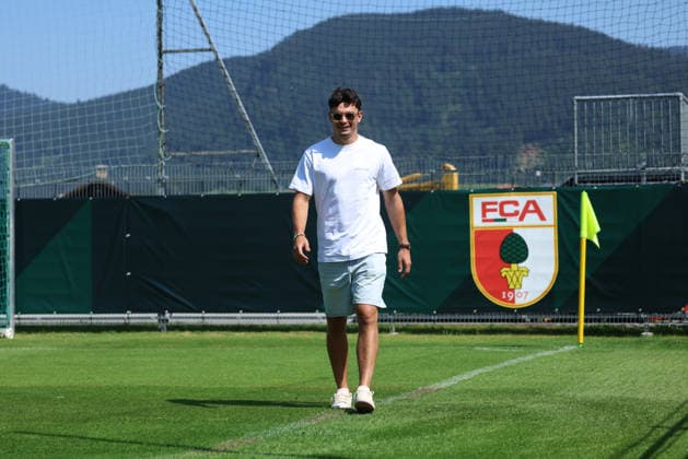 03.08.2026, GER, Fussball, Herren, FC Augsburg, 1. BL, Saison 2026 2027, Trainingslager, Rieder, Weltmeisterschaft, Schweiz FCA-Profi Fabian Rieder kommt im Trainingslager in Achenkirch an. Achenkirch *** August 3, 2026, GER, Soccer, Men s, FC Augsburg, 1st Bundesliga, 2026–2027 Season, Training Camp, Rieder, World Cup, Switzerland FCA pro Fabian Rieder arrives at the training camp in Achenkirch Achenkirch