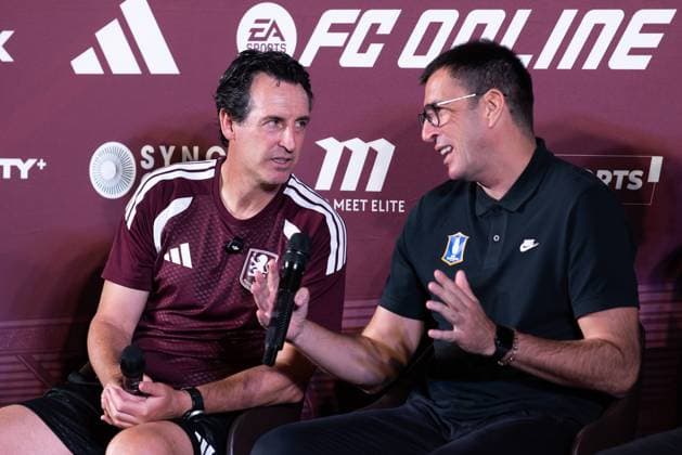 August 3, 2026, Pathum Thani, Thailand: Unai Emery (L), Head coach of Aston Villa FC, speaks with Vladimir Vujovic (R), Head coach of BG Pathum United, during a press conference, PK, Pressekonferenz .Aston Villa FC will play against BG Pathum United on August 4, 2026, as part of the Aston Villa Asia Tour at True BG Stadium in Pathum Thani, Thailand. Pathum Thani Thailand - ZUMAs197 20260803_aaa_s197_041 Copyright: xPeeraponxBoonyakiatx