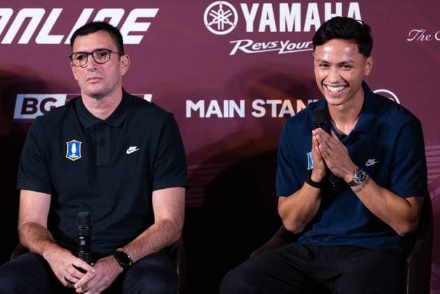 August 3, 2026, Pathum Thani, Thailand: Vladimir Vujovic (L), Head coach of BG Pathum United, and Patrik Gustavsson (R), BG Pathum United player, attend a press conference, PK, Pressekonferenz .Aston Villa FC will play against BG Pathum United on August 4, 2026, as part of the Aston Villa Asia Tour at True BG Stadium in Pathum Thani, Thailand. Pathum Thani Thailand - ZUMAs197 20260803_aaa_s197_046 Copyright: xPeeraponxBoonyakiatx