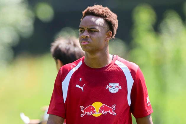 Assan Ouedraogo (RB Leipzig) schaut enttaeuscht, Tag 2, Trainingslager RB Leipzig, Gut Brandlhof am 03. August 2026 in Saalfelden, Oesterreich. (Foto von Marco Steinbrenner DeFodi Images) Assan Ouedraogo (RB Leipzig) looks dejected, Tag 2, Trainingslager RB Leipzig, Gut Brandlhof, August 3, 2026 in Saalfelden, Austria. (Photo by Marco Steinbrenner DeFodi Images) (Photo by Marco Steinbrenner DeFodi Images) - *** Assan Ouedraogo of RB Leipzig looks disappointed, Day 2, RB Leipzig training camp, Gut Brandlhof on August 3, 2026, in Saalfelden, Austria Photo by Marco Steinbrenner, DeFodi Images Assan Ouedraogo of RB Leipzig looks dejected, Day 2, RB Leipzig training camp, Gut Brandlhof, August 3, 2026, in Saalfelden, Austria. Photo by Marco Steinbrenner, DeFodi Images. Photo by Marco Steinbrenner, DeFodi Images