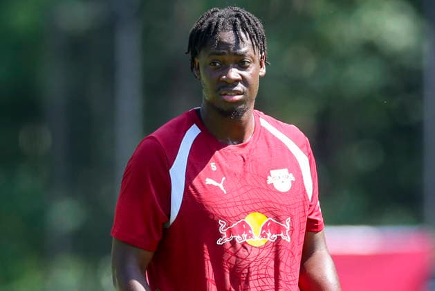 El Ckhadaille Bitshiabu (RB Leipzig) schaut enttaeuscht, Tag 2, Trainingslager RB Leipzig, Gut Brandlhof am 03. August 2026 in Saalfelden, Oesterreich. (Foto von Marco Steinbrenner DeFodi Images) El Ckhadaille Bitshiabu (RB Leipzig) looks dejected, Tag 2, Trainingslager RB Leipzig, Gut Brandlhof, August 3, 2026 in Saalfelden, Austria. (Photo by Marco Steinbrenner DeFodi Images) (Photo by Marco Steinbrenner DeFodi Images) - *** El Ckhadaille Bitshiabu of RB Leipzig looks disappointed, Day 2, RB Leipzig training camp, Gut Brandlhof on August 3, 2026, in Saalfelden, Austria Photo by Marco Steinbrenner DeFodi Images El Ckhadaille Bitshiabu of RB Leipzig looks dejected, Day 2, RB Leipzig Training Camp, Gut Brandlhof, August 3, 2026, in Saalfelden, Austria. Photo by Marco Steinbrenner, DeFodi Images. Photo by Marco Steinbrenner, DeFodi Images