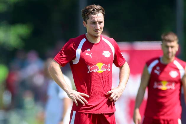Rocco Reitz (RB Leipzig) schaut enttaeuscht, Tag 2, Trainingslager RB Leipzig, Gut Brandlhof am 03. August 2026 in Saalfelden, Oesterreich. (Foto von Marco Steinbrenner DeFodi Images) Rocco Reitz (RB Leipzig) looks dejected, Tag 2, Trainingslager RB Leipzig, Gut Brandlhof, August 3, 2026 in Saalfelden, Austria. (Photo by Marco Steinbrenner DeFodi Images) (Photo by Marco Steinbrenner DeFodi Images) - *** Rocco Reitz of RB Leipzig looks disappointed, Day 2, RB Leipzig training camp, Gut Brandlhof on August 3, 2026, in Saalfelden, Austria Photo by Marco Steinbrenner, DeFodi Images Rocco Reitz of RB Leipzig looks dejected, Day 2, RB Leipzig training camp, Gut Brandlhof, August 3, 2026, in Saalfelden, Austria. Photo by Marco Steinbrenner, DeFodi Images. Photo by Marco Steinbrenner, DeFodi Images
