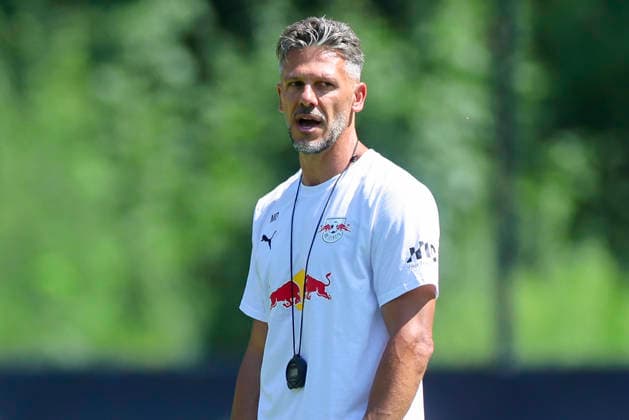 Trainer Martin Demichelis (RB Leipzig) schaut, Tag 2, Trainingslager RB Leipzig, Gut Brandlhof am 03. August 2026 in Saalfelden, Oesterreich. (Foto von Marco Steinbrenner DeFodi Images) Trainer Martin Demichelis (RB Leipzig) looks on, Tag 2, Trainingslager RB Leipzig, Gut Brandlhof, August 3, 2026 in Saalfelden, Austria. (Photo by Marco Steinbrenner DeFodi Images) (Photo by Marco Steinbrenner DeFodi Images) - *** Coach Martin Demichelis of RB Leipzig watches on, Day 2, RB Leipzig training camp, Gut Brandlhof, August 3, 2026, in Saalfelden, Austria Photo by Marco Steinbrenner, DeFodi Images Coach Martin Demichelis of RB Leipzig looks on, Day 2, RB Leipzig training camp, Gut Brandlhof, August 3, 2026, in Saalfelden, Austria Photo by Marco Steinbrenner, DeFodi Images Photo by Marco Steinbrenner, DeFodi Images