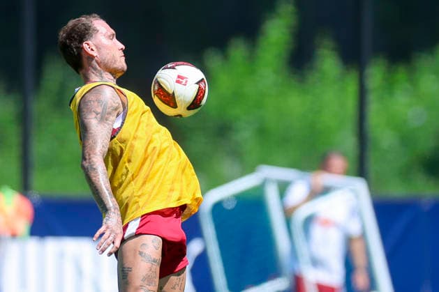 David Raum (RB Leipzig) kontrolliert den Ball, Tag 2, Trainingslager RB Leipzig, Gut Brandlhof am 03. August 2026 in Saalfelden, Oesterreich. (Foto von Marco Steinbrenner DeFodi Images) David Raum (RB Leipzig) controls the ball, Tag 2, Trainingslager RB Leipzig, Gut Brandlhof, August 3, 2026 in Saalfelden, Austria. (Photo by Marco Steinbrenner DeFodi Images) (Photo by Marco Steinbrenner DeFodi Images) - *** David Raum of RB Leipzig controls the ball, Day 2, RB Leipzig training camp, Gut Brandlhof, on August 3, 2026, in Saalfelden, Austria. Photo by Marco Steinbrenner, DeFodi Images. David Raum of RB Leipzig controls the ball, Day 2, RB Leipzig training camp, Gut Brandlhof, August 3, 2026, in Saalfelden, Austria. Photo by Marco Steinbrenner, DeFodi Images. Photo by Marco Steinbrenner, DeFodi Images