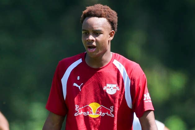 Assan Ouedraogo (RB Leipzig) schaut, Tag 2, Trainingslager RB Leipzig, Gut Brandlhof am 03. August 2026 in Saalfelden, Oesterreich. (Foto von Marco Steinbrenner DeFodi Images) Assan Ouedraogo (RB Leipzig) looks on, Tag 2, Trainingslager RB Leipzig, Gut Brandlhof, August 3, 2026 in Saalfelden, Austria. (Photo by Marco Steinbrenner DeFodi Images) (Photo by Marco Steinbrenner DeFodi Images) - *** Assan Ouedraogo watches RB Leipzig, Day 2, RB Leipzig training camp, Gut Brandlhof on August 3, 2026, in Saalfelden, Austria Photo by Marco Steinbrenner, DeFodi Images Assan Ouedraogo watches as RB Leipzig trains, Day 2, RB Leipzig training camp, Gut Brandlhof, August 3, 2026, in Saalfelden, Austria. Photo by Marco Steinbrenner, DeFodi Images. Photo by Marco Steinbrenner, DeFodi Images