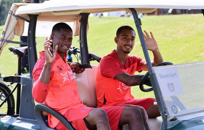 GER, Trainingslager Bayer 04 Leverkusen - Blankenhain 03.08.2026, Blankenhain, GER, Saison 2026 2027, 1.Bundesliga, Bayer 04 Leverkusen - Trainingslager im Bild Christian Kofane und Arthur im Golf-Caddy DFL regulations prohibit any use of photographs as image sequences and or quasi-video *** GER, Bayer 04 Leverkusen Training Camp in Blankenhain, August 3, 2026, Blankenhain, GER, 2026–2027 Season, 1. Bundesliga, Bayer 04 Leverkusen Training Camp in Pictures: Christian Kofane and Arthur in a Golf Caddy. DFL regulations prohibit any use of photographs as image sequences and or quasi-video.