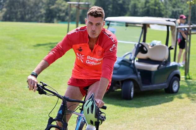 GER, Trainingslager Bayer 04 Leverkusen - Blankenhain 03.08.2026, Blankenhain, GER, Saison 2026 2027, 1.Bundesliga, Bayer 04 Leverkusen - Trainingslager im Bild Patrik Schick mit dem Fahrrad DFL regulations prohibit any use of photographs as image sequences and or quasi-video *** GER, Bayer 04 Leverkusen Training Camp in Blankenhain, August 3, 2026, Blankenhain, GER, 2026–2027 Season, Bundesliga 1, Bayer 04 Leverkusen Training Camp in Pictures: Patrik Schick on a Bicycle. DFL regulations prohibit any use of photographs as image sequences and or quasi-video.