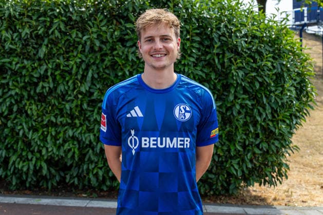 03.08.2026, Porträttermin 2026 2027 beim FC Schake 04, 1. Bundesliga, , Finn Porath (FC Schalke 04). Gelsenkirchen Veltins Arena NRW Deutschland xRHR-FOTO DEx *** August 3, 2026, 2026–2027 photo shoot at FC Schalke 04, Bundesliga 1, , Finn Porath, FC Schalke 04, Gelsenkirchen, Veltins Arena, North Rhine-Westphalia, Germany, xRHR, PHOTO, DEx Copyright: DennisxEwert RHR-FOTOx RHR-FOTO DE