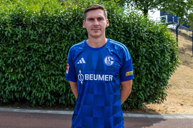 03.08.2026, Porträttermin 2026 2027 beim FC Schake 04, 1. Bundesliga, , Maximilian Wöber (FC Schalke 04). Gelsenkirchen Veltins Arena NRW Deutschland xRHR-FOTO DEx *** August 3, 2026, Photo shoot for the 2026–2027 season at FC Schalke 04, Bundesliga 1, , Maximilian Wöber, FC Schalke 04, Gelsenkirchen, Veltins Arena, North Rhine-Westphalia, Germany, xRHR, PHOTO DEx Copyright: DennisxEwert RHR-FOTOx RHR-FOTO DE