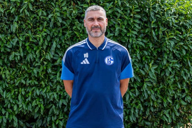 03.08.2026, Porträttermin 2026 2027 beim FC Schake 04, 1. Bundesliga, , Torwarttrainer Volkan Ünlü (FC Schalke 04). Gelsenkirchen Veltins Arena NRW Deutschland xRHR-FOTO DEx *** August 3, 2026, 2026–2027 portrait session at FC Schalke 04, Bundesliga 1, , goalkeeper coach Volkan Ünlü, FC Schalke 04, Gelsenkirchen, Veltins Arena, North Rhine-Westphalia, Germany, xRHR FOTO DEx Copyright: DennisxEwert RHR-FOTOx RHR-FOTO DE