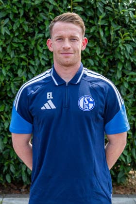 03.08.2026, Porträttermin 2026 2027 beim FC Schake 04, 1. Bundesliga, , Co-Trainer Eddie Lattimore (FC Schalke 04). Gelsenkirchen Veltins Arena NRW Deutschland xRHR-FOTO DEx *** August 3, 2026, Photo shoot for the 2026–2027 season at FC Schalke 04, Bundesliga 1, , Assistant Coach Eddie Lattimore, FC Schalke 04, Gelsenkirchen, Veltins Arena, North Rhine-Westphalia, Germany, xRHR FOTO DEx Copyright: DennisxEwert RHR-FOTOx RHR-FOTO DE