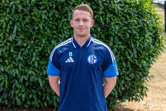 03.08.2026, Porträttermin 2026 2027 beim FC Schake 04, 1. Bundesliga, , Co-Trainer Eddie Lattimore (FC Schalke 04). Gelsenkirchen Veltins Arena NRW Deutschland xRHR-FOTO DEx *** August 3, 2026, Photo shoot for the 2026–2027 season at FC Schalke 04, Bundesliga 1, , Assistant Coach Eddie Lattimore, FC Schalke 04, Gelsenkirchen, Veltins Arena, North Rhine-Westphalia, Germany, xRHR FOTO DEx Copyright: DennisxEwert RHR-FOTOx RHR-FOTO DE