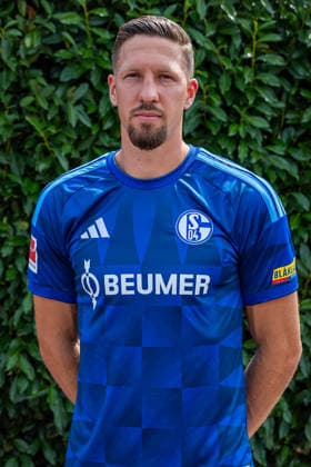 03.08.2026, Porträttermin 2026 2027 beim FC Schake 04, 1. Bundesliga, , Janik Bachmann (FC Schalke 04). Gelsenkirchen Veltins Arena NRW Deutschland xRHR-FOTO DEx *** August 3, 2026, Photo shoot for the 2026–2027 season at FC Schalke 04, Bundesliga 1, , Janik Bachmann, FC Schalke 04, Gelsenkirchen, Veltins Arena, North Rhine-Westphalia, Germany, xRHR FOTO DEx Copyright: DennisxEwert RHR-FOTOx RHR-FOTO DE