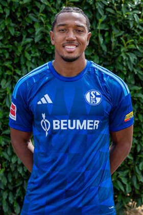 03.08.2026, Porträttermin 2026 2027 beim FC Schake 04, 1. Bundesliga, , Anton Donkor (FC Schalke 04). Gelsenkirchen Veltins Arena NRW Deutschland xRHR-FOTO DEx *** August 3, 2026, Photo shoot for the 2026–2027 season at FC Schalke 04, Bundesliga 1, , Anton Donkor, FC Schalke 04, Gelsenkirchen, Veltins Arena, North Rhine-Westphalia, Germany, xRHR, PHOTO, DEx Copyright: DennisxEwert RHR-FOTOx RHR-FOTO DE