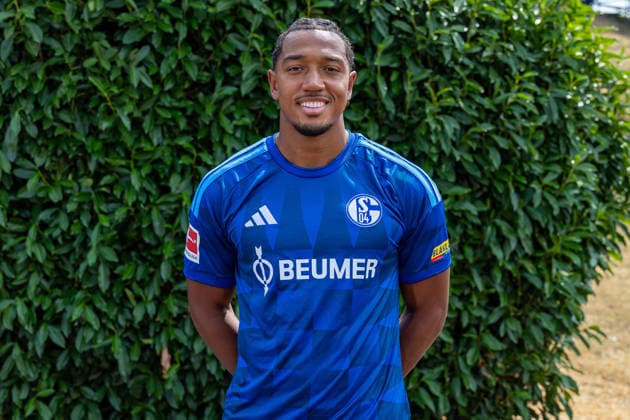 03.08.2026, Porträttermin 2026 2027 beim FC Schake 04, 1. Bundesliga, , Anton Donkor (FC Schalke 04). Gelsenkirchen Veltins Arena NRW Deutschland xRHR-FOTO DEx *** August 3, 2026, Photo shoot for the 2026–2027 season at FC Schalke 04, Bundesliga 1, , Anton Donkor, FC Schalke 04, Gelsenkirchen, Veltins Arena, North Rhine-Westphalia, Germany, xRHR, PHOTO, DEx Copyright: DennisxEwert RHR-FOTOx RHR-FOTO DE