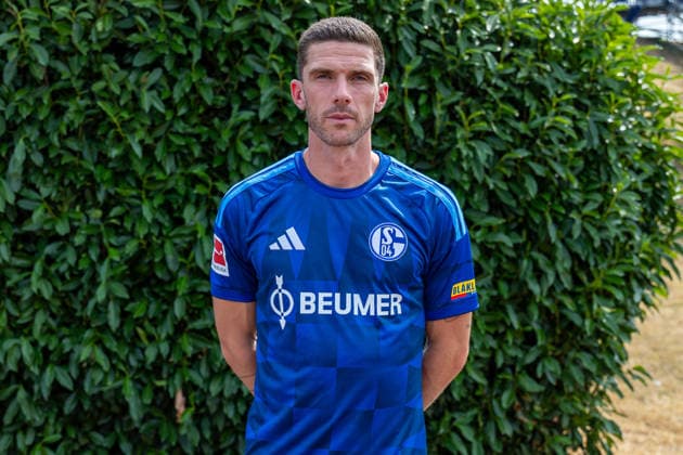 03.08.2026, Porträttermin 2026 2027 beim FC Schake 04, 1. Bundesliga, , Robin Gosens (FC Schalke 04). Gelsenkirchen Veltins Arena NRW Deutschland xRHR-FOTO DEx *** August 3, 2026, 2026–2027 portrait session at FC Schalke 04, Bundesliga 1, , Robin Gosens, FC Schalke 04, Gelsenkirchen, Veltins Arena, North Rhine-Westphalia, Germany, xRHR, PHOTO, DEx Copyright: DennisxEwert RHR-FOTOx RHR-FOTO DE