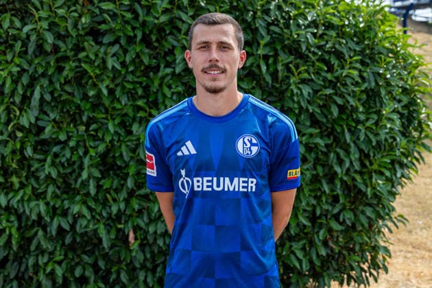 03.08.2026, Porträttermin 2026 2027 beim FC Schake 04, 1. Bundesliga, , Ron Schallenberg (FC Schalke 04). Gelsenkirchen Veltins Arena NRW Deutschland xRHR-FOTO DEx *** August 3, 2026, Photo shoot for the 2026–2027 season at FC Schalke 04, Bundesliga 1, , Ron Schallenberg, FC Schalke 04, Gelsenkirchen, Veltins Arena, North Rhine-Westphalia, Germany, xRHR, PHOTO, DEx Copyright: DennisxEwert RHR-FOTOx RHR-FOTO DE