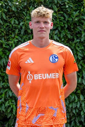 03.08.2026, Porträttermin 2026 2027 beim FC Schake 04, 1. Bundesliga, , Torwart Johannes Siebeking (FC Schalke 04). Gelsenkirchen Veltins Arena NRW Deutschland xRHR-FOTO DEx *** August 3, 2026, 2026–2027 photo shoot at FC Schalke 04, Bundesliga 1, , goalkeeper Johannes Siebeking, FC Schalke 04, Gelsenkirchen, Veltins Arena, North Rhine-Westphalia, Germany, xRHR FOTO DEx Copyright: DennisxEwert RHR-FOTOx RHR-FOTO DE