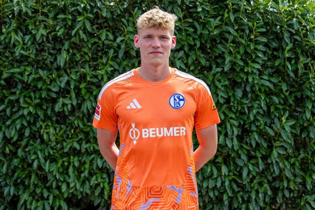 03.08.2026, Porträttermin 2026 2027 beim FC Schake 04, 1. Bundesliga, , Torwart Johannes Siebeking (FC Schalke 04). Gelsenkirchen Veltins Arena NRW Deutschland xRHR-FOTO DEx *** August 3, 2026, 2026–2027 photo shoot at FC Schalke 04, Bundesliga 1, , goalkeeper Johannes Siebeking, FC Schalke 04, Gelsenkirchen, Veltins Arena, North Rhine-Westphalia, Germany, xRHR FOTO DEx Copyright: DennisxEwert RHR-FOTOx RHR-FOTO DE