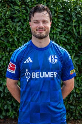 03.08.2026, Porträttermin 2026 2027 beim FC Schake 04, 1. Bundesliga, , Adrian Gantenbein (FC Schalke 04). Gelsenkirchen Veltins Arena NRW Deutschland xRHR-FOTO DEx *** August 3, 2026, Portrait session for the 2026–2027 season at FC Schalke 04, Bundesliga 1, , Adrian Gantenbein, FC Schalke 04, Gelsenkirchen, Veltins Arena, North Rhine-Westphalia, Germany, xRHR, PHOTO DEx Copyright: DennisxEwert RHR-FOTOx RHR-FOTO DE
