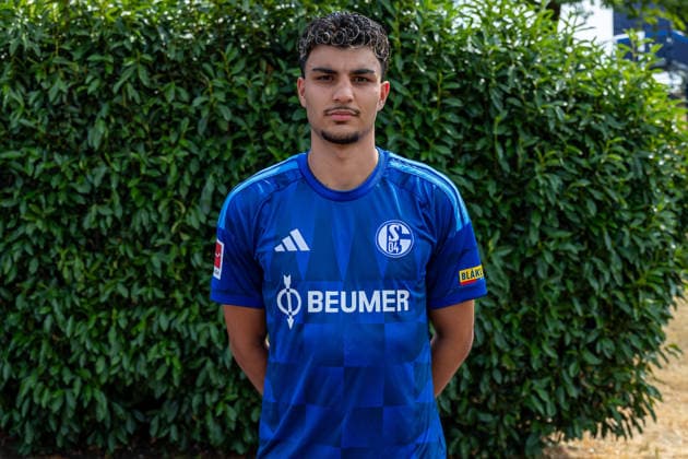 03.08.2026, Porträttermin 2026 2027 beim FC Schake 04, 1. Bundesliga, , Mertcan Ayhan (FC Schalke 04). Gelsenkirchen Veltins Arena NRW Deutschland xRHR-FOTO DEx *** August 3, 2026, Photo shoot for the 2026–2027 season at FC Schalke 04, Bundesliga 1, , Mertcan Ayhan, FC Schalke 04, Gelsenkirchen, Veltins Arena, North Rhine-Westphalia, Germany, xRHR, PHOTO DEx Copyright: DennisxEwert RHR-FOTOx RHR-FOTO DE