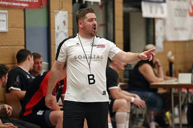 03.08.2026, xovx, Handball Lindencup, HSG Pohlheim - HSG Linden Trainer Conrad Melle (HSG Linden) Linden Stadthalle Hessen Deutschland (DE) *** August 3, 2026, xovx, Lindencup Handball Tournament, HSG Pohlheim vs. HSG Linden, Coach Conrad Melle, HSG Linden, Linden City Hall, Hesse, Germany, DE