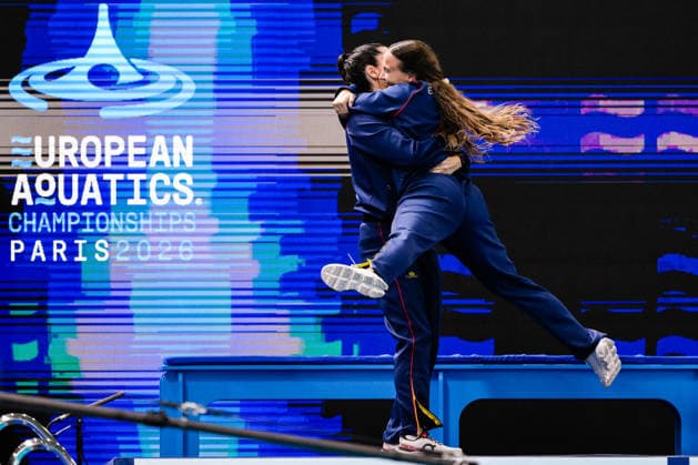 Coaches of team Spain celebrate after the Artistic Swimming Team Free Final with the coaches during the European Aquatics Championships at the Olympic Aquatic Center in Paris (France), August 3, 2026. Andrea Staccioli
