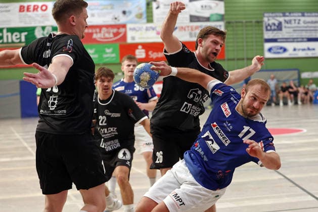 03.08.2026, xovx, Handball Lindencup, HSG Pohlheim - HSG Linden v.l. Nikolas Adamczyk (HSG Linden), Jakob Höhn (HSG Linden), Luca Weimer (HSG Linden), Joshua Hantl (HSG Pohlheim) Linden Stadthalle Hessen Deutschland (DE) *** August 3, 2026, xovx, Lindencup Handball, HSG Pohlheim vs. HSG Linden: Nikolas Adamczyk (HSG Linden), Jakob Höhn (HSG Linden), Luca Weimer (HSG Linden), Joshua Hantl (HSG Pohlheim); Linden Stadthalle, Hesse, Germany, DE