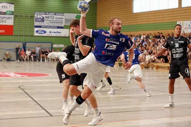 03.08.2026, xovx, Handball Lindencup, HSG Pohlheim - HSG Linden v.l. Luca Weimer (HSG Linden), Moritz Schmeel (HSG Linden), Joshua Hantl (HSG Pohlheim), Maduwike Okpara (HSG Linden) Linden Stadthalle Hessen Deutschland (DE) *** August 3, 2026, xovx, Lindencup Handball Tournament, HSG Pohlheim vs. HSG Linden: Luca Weimer (HSG Linden), Moritz Schmeel (HSG Linden), Joshua Hantl (HSG Pohlheim), Maduwike Okpara (HSG Linden), Linden Stadthalle, Hesse, Germany, DE