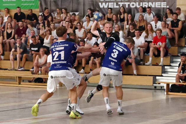 03.08.2026, xovx, Handball Lindencup, HSG Pohlheim - HSG Linden v.l. Jonathan Martenstein (HSG Pohlheim), Fabian Neul (HSG Pohlheim), Danny Rupprich (HSG Linden), Torben Dönges (HSG Pohlheim) Linden Stadthalle Hessen Deutschland (DE) *** August 3, 2026, xovx, Lindencup Handball Tournament, HSG Pohlheim vs. HSG Linden: Jonathan Martenstein (HSG Pohlheim), Fabian Neul (HSG Pohlheim), Danny Rupprich (HSG Linden), Torben Dönges (HSG Pohlheim); Linden City Hall, Hesse, Germany, DE