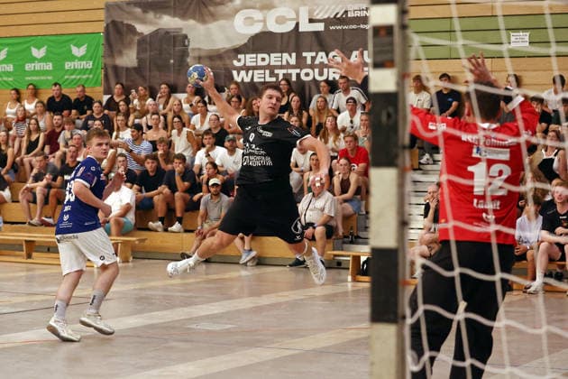 03.08.2026, xovx, Handball Lindencup, HSG Pohlheim - HSG Linden v.l. Florentin Datz (HSG Pohlheim), Moritz Schmeel (HSG Linden), Joshua Laudt (HSG Pohlheim) Linden Stadthalle Hessen Deutschland (DE) *** August 3, 2026, xovx, Lindencup Handball, HSG Pohlheim vs. HSG Linden: Florentin Datz (HSG Pohlheim), Moritz Schmeel (HSG Linden), Joshua Laudt (HSG Pohlheim), Linden City Hall, Hesse, Germany, DE