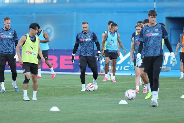 Croatia, Zagreb, 030826. Maksimir Stadium. Training of Kauno Zalgiris before the match of the third round of UEFA Champions League qualification against GNK Dinamo. Photo: Ranko Suvar CROPIX Zagreb Croatia Copyright: xxRankoxSuvarx zalgiris_trening2-030826