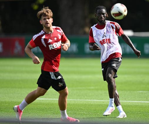 03.08.2026, xophax, Fussball 1.Bundesliga, 1.FC Koeln Training am Geissbockheim des 1.FC Köln. Gideon Mensah ( 1.FC Köln ) , rechts und Jan Thielmann , links ( 1.FC Köln ) Köln *** August 3, 2026, xophax, Soccer, Bundesliga 1, 1. FC Köln Training at the Geissbockheim of 1. FC Köln: Gideon Mensah (1. FC Köln, right) and Jan Thielmann (1. FC Köln, left), Cologne