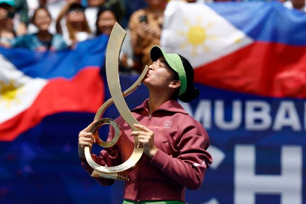 Washington DC Open tennis tournament Alexandra Eala of the Philippines poses with the trophy after beating Jessica Pegula of the USA intheir Women™s Final match at the Washington DC Open tennis tournament, in Washington, DC, USA, 03 August 2026. WASHINGTON DC UNITED STATES  Copyright: xWILLxOLIVERx